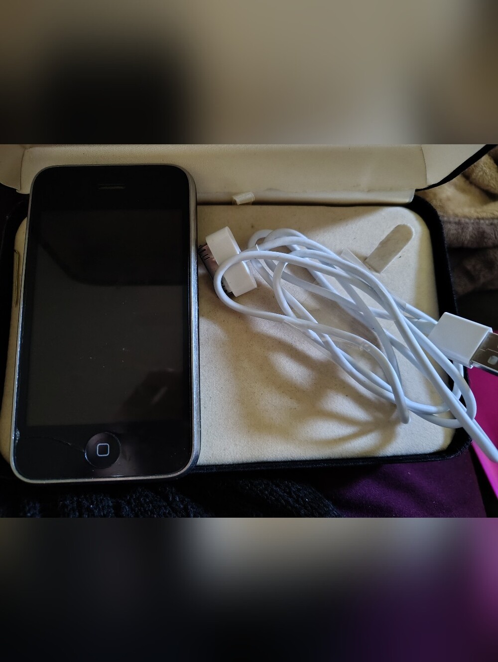 Vintage Apple iPhone 3G/3GS Collectible + Case